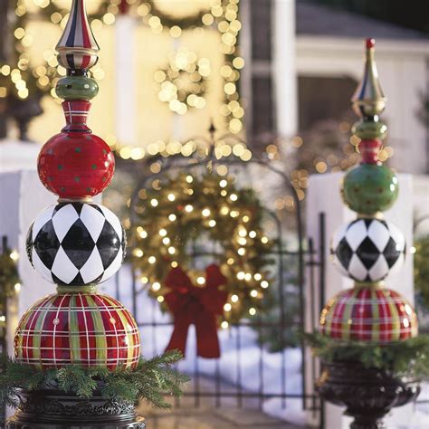 43 Festive Ways To Make Your Outdoor Christmas Decor Sing This Year