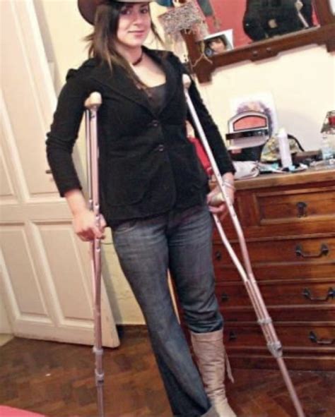 Kiara On Twitter Crutches Amputee 😍😍😍 🤠 2sa6dksmyl