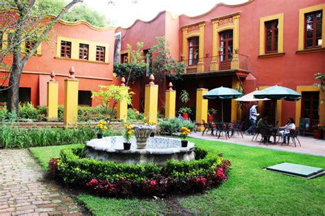 Conoce Coyoacán y saborea las mejores hamburguesas ...
