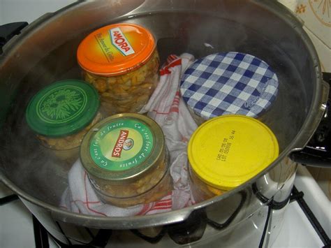 Stériliser pot de confiture Table de cuisine