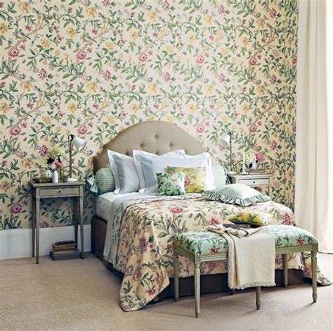 Floral Small Bedroom With Wallpaper Theme Homemydesign