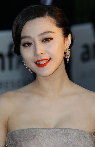 To get kelly rowland's hairstyle, wash your hair normally then blow dry evenly using a paddle brush or comb attachment. Glamor Black Updo Hairstyles with Side Bangs Hair for ...