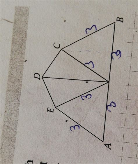 Z dwóch przystających trójkątów równobocznych i dwóch przystających