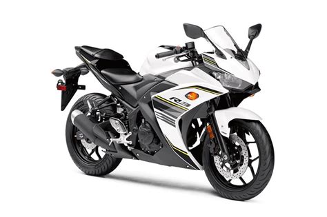 Com 321 cc, desenvolve 42 cv e 3,0 kgf.m de torque. YAMAHA YZF-R3 - 2017 - autoevolution