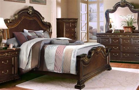 Wood color is in a cherry finish. Traditional Bedroom Set #Teenagebedrooms | King bedroom sets, California king bedroom sets ...