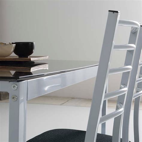 Un pack muy práctico gracias a su espacio y con unas medidas perfectas. Conjunto Noa mesa de cocina + 4 sillas cristal | Muebles ...
