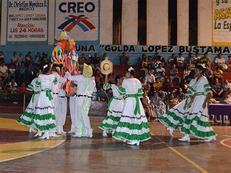 Al Ritmo De Amorfinos Y Danzas Grupo Mantiene Vivo El Folclore Costeño