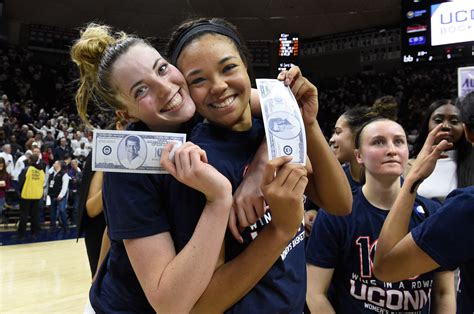 Uconn women's basketball highlights v. UConn Women's Basketball Team Makes History … Again - The iPINIONS Journal -- The iPINIONS Journal