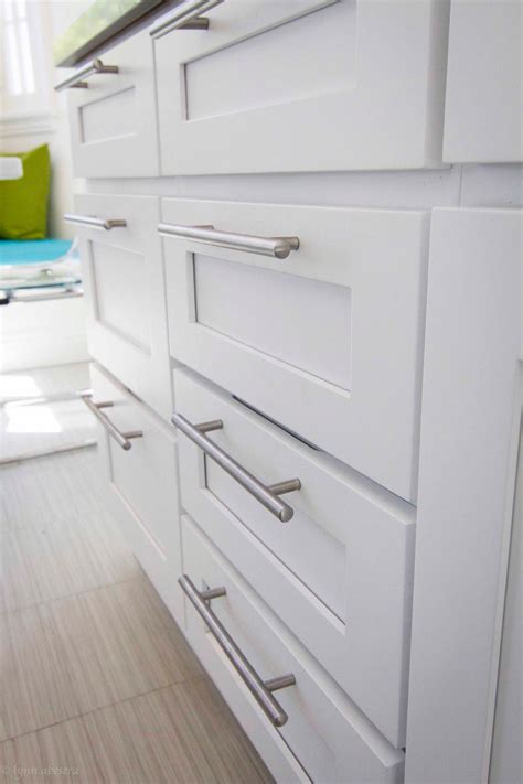 They work in kitchens of all sizes and with vintage, traditional or modern design aesthetics, which white cabinets look best when they play off opposing elements. Most Dramatic Transformation | 2014 | HGTV