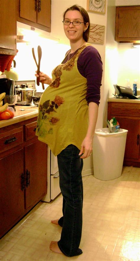 Barefoot And Pregnant And Majestic In The Kitchen Eikonktizo