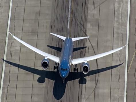 Watch Boeing 787 Dreamliners Breathtaking Near Vertical Takeoff