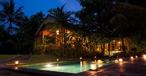 Dotresort.com is a resort hotel directory about golf resort hotels, famous destinations, online booking hotel. Visiting Yogya - JOGJA Travelers Guide