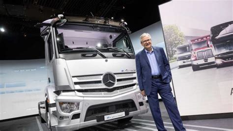 Top Geschäfte Daimler Truck LKW Produktion 2022 restlos ausverkauft
