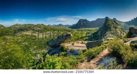 54 Ergaki Hanging Stone Images Stock Photos And Vectors Shutterstock