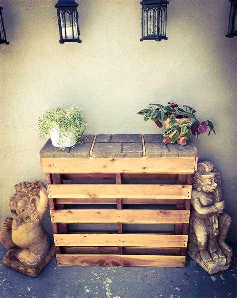 Jeny utilized our rugged table frame kit to make the building process even easier. DIY pallet bar height table for your outdoor space | Pallet bar diy, Pallet diy, Small living ...