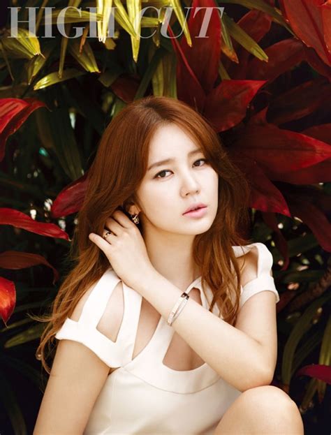`pic updΔtӘ ♥ yoon eun hye sultry eyes and sexy body line in high cut magazine
