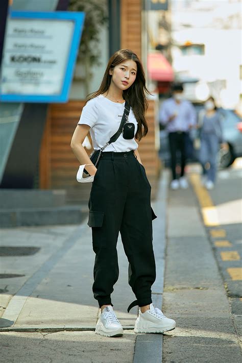 street fashion women s style in seoul may 2020 écheveau looks casuais femininos looks