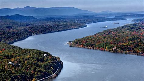 New York Challenges Effectiveness Of Cleanup In Hudson River