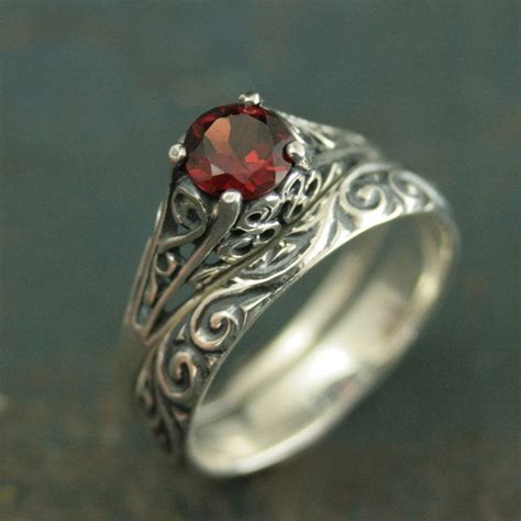 Https://tommynaija.com/wedding/antique Garnet Wedding Ring Set