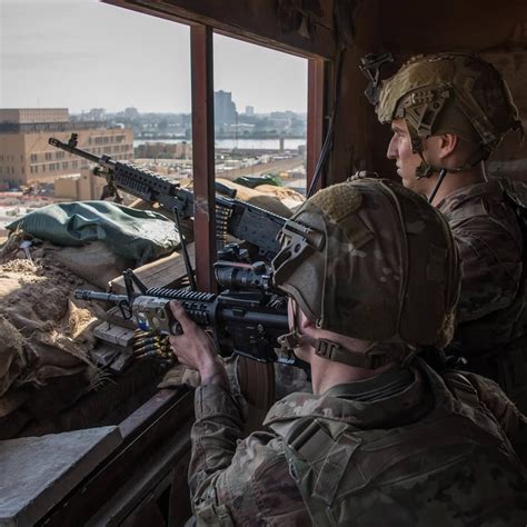 Us Army Soldiers Armed Overwatch At The Us Embassy Compound In