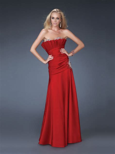 Dressybridal 5 Amazing Red Strapless Prom Dresses——glow Like A Fire
