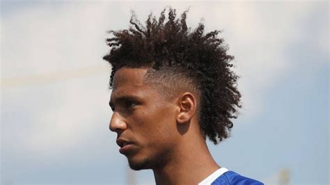 Presnel kimpembe opened the scoring with his first goal for psg. PSG vence concorrência do Barça e contrata jovem zagueiro ...