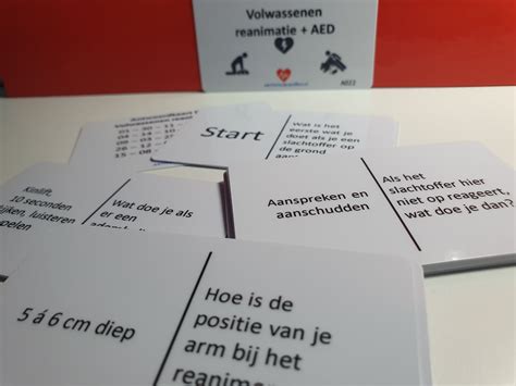 Reanimeren en defibrilleren met de aed is eenvoudig te leren. Volwassenen reanimatie + AED domino - EHBO ...