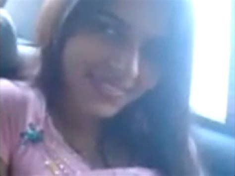 Vizag Ammayi Sexy Puku Fingering Video Telugu Car Sex