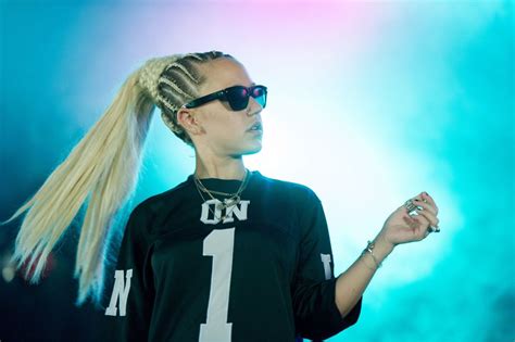 Hello guys this is a wallpaper account of english rappers and i am a spanish guy. BROOKE CANDY rap rapper singer hip hop blonde female women ...