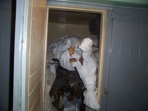 Mpilo Morgue 2004 Bodies Are Wrapped In Blankets And She Flickr