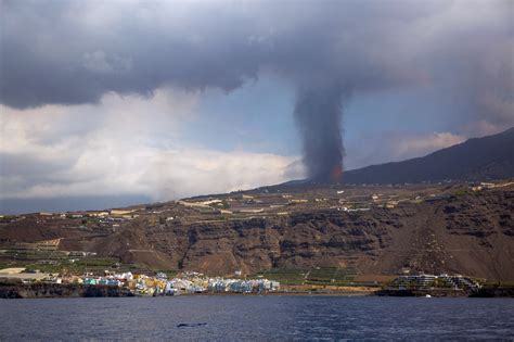 What Happens When Lava Hits The Ocean La Palma Volcanos Flow Heading