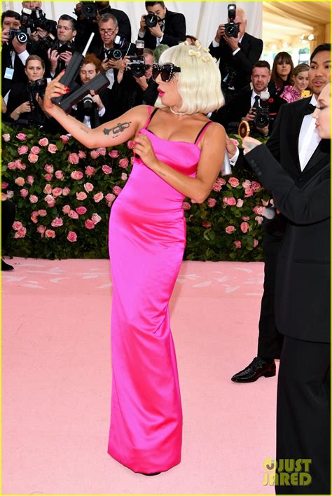 Lady gaga performs at the met gala 2019 carpet changing through several outfits and wowing the crowd in a spectacular show. Lady Gaga Wows in FOUR Epic Looks at Met Gala 2019: Photo ...