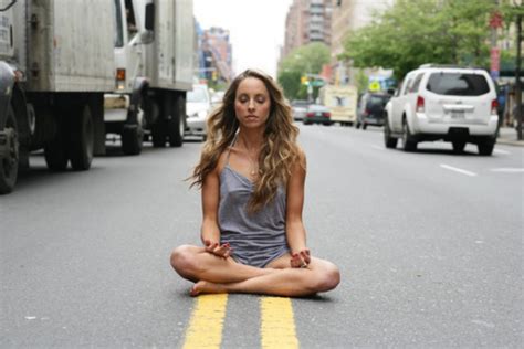 Meditieren Wie Gabrielle Bernstein 5 Meditationen Unter 3 Minuten