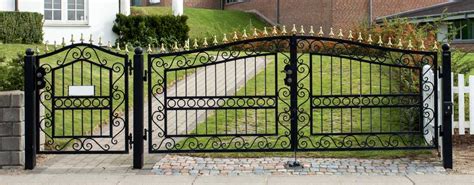 Ornate heart shaped design with fleur de lys finials and tall arch crests with scroll top details. Steel / Wrought Iron Gate and Fence Contractor - HORNSBY ...