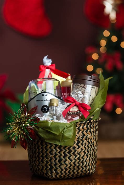 Enter food gifts, which can be enjoyed on the spot or savored over time. Great DIY Gift Sets for Food Lovers | Christmas gift ...