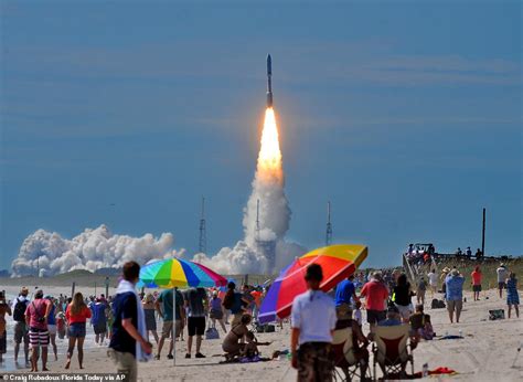 Americas Atlas Rocket Lifts Off For The First Time Since Troubled