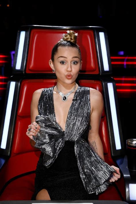 Miley Cyrus The Voice Season 13 Live Show • Celebmafia