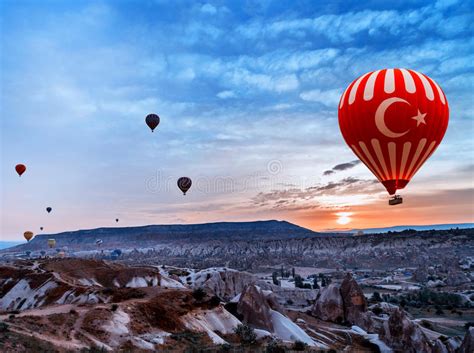 Learn vocabulary, terms and more with flashcards, games and other study tools. Turkiet Luftballong Som Flyger Cappadocia Fotografering ...
