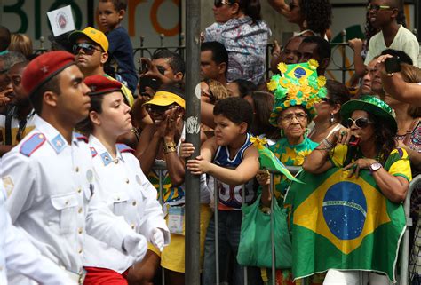 Este fato ocorreu no dia 7 de setembro de 1822 e marcou a independência do brasil. Desfile de 7 de setembro e funcionamento dos shoppings ...