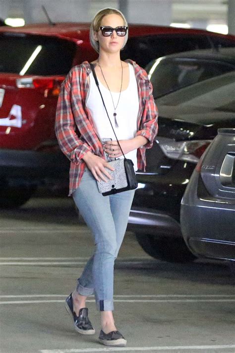Jennifer Lawrence In Tight Jeans 07 Gotceleb
