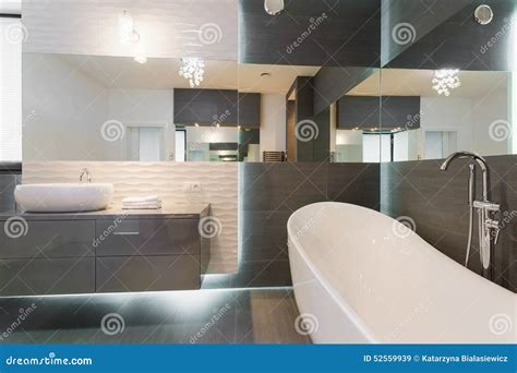 Erstaunliches Modernes Badezimmerdesign Stockbild Bild Von Zuhause