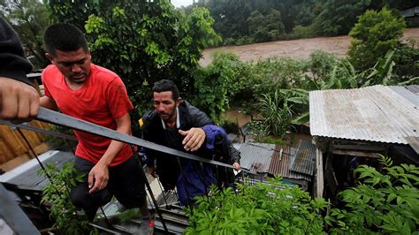 Las Fuertes Lluvias Dejan Al Menos Muertos En Honduras Euronews