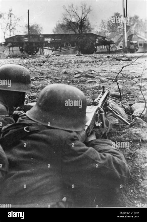 German Soldiers In Position On The Eastern Front 1944 Stock Photo Alamy