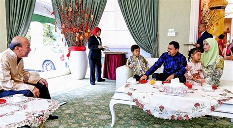 Sudah tentu ramai yang mengenali personaliti diraja dari negara brunei darussalam ini. Brunei Royals Visit Chinese New Year Open Houses