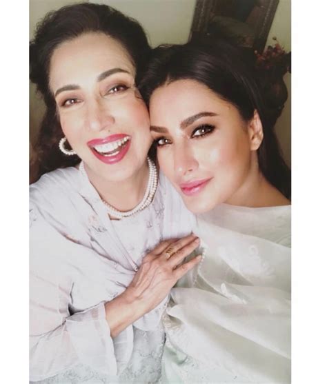 Unseen Adorable Pictures Of Mehwish Hayat With Her Mother Reviewitpk