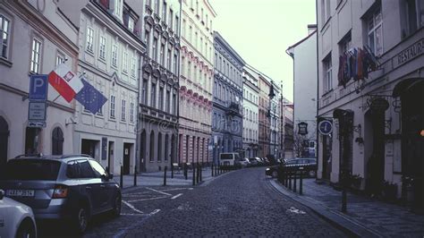 Foto av ktsimage på mostphotos. PRAGUE TJECKIEN - DECEMBER 3, 2016 Gata Med Polermedel, EU ...