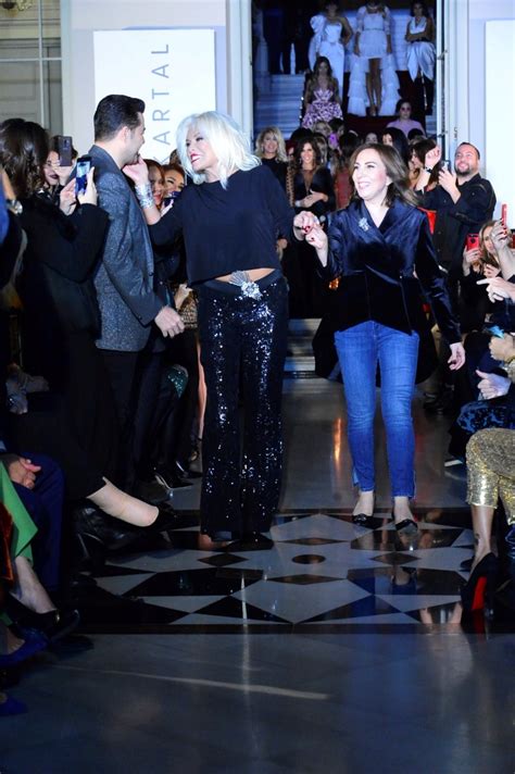 Zeynep yılmaz dükkana girer girmez acun ilıcalı ona aşık olmuş. Zeynep Yılmaz, Acun Ilıcalı ve Şeyma Subaşı'nın ...