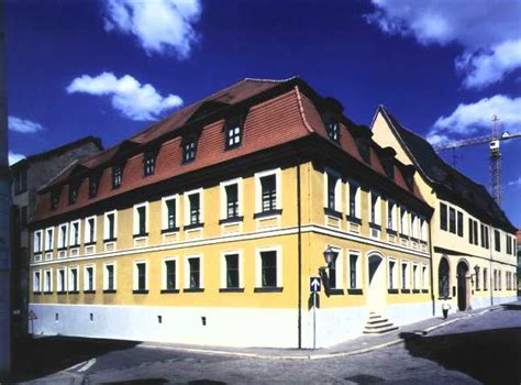 It is now a museum, and houses a collection relating to the composer and to the musical history of halle. Händel-Festspiele in Halle 1998 - Bericht / Online Musik ...