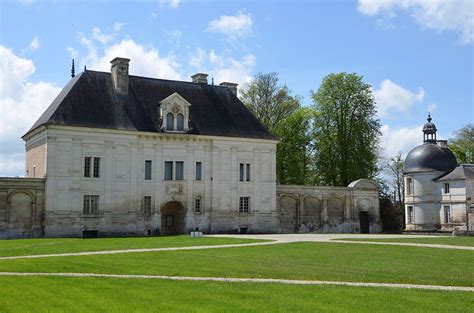 La carte est crée par des gens comme vous. Château de Tanlay :le Petit château | Château fort ...