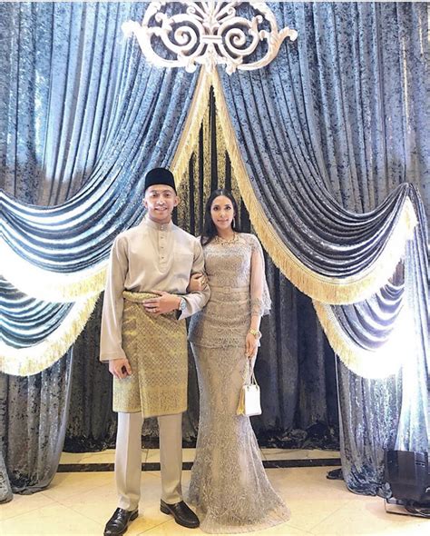 While ahmad shah is the titled sultan, he has retired from much of his public duties, giving his place to his elder son, who has been regent since the end of 2016. FOTO Majlis Keraian Resepsi Anak Gadis Julia Rais ...